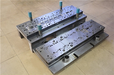 Stamping  mould